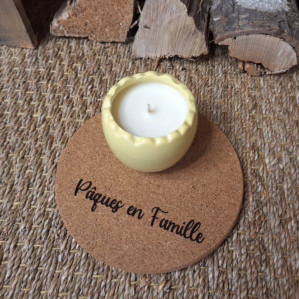 Dessous en liege avec bougie œuf