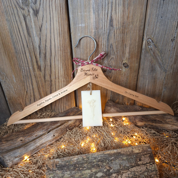 Cintre personnalisable et suspension parfumée